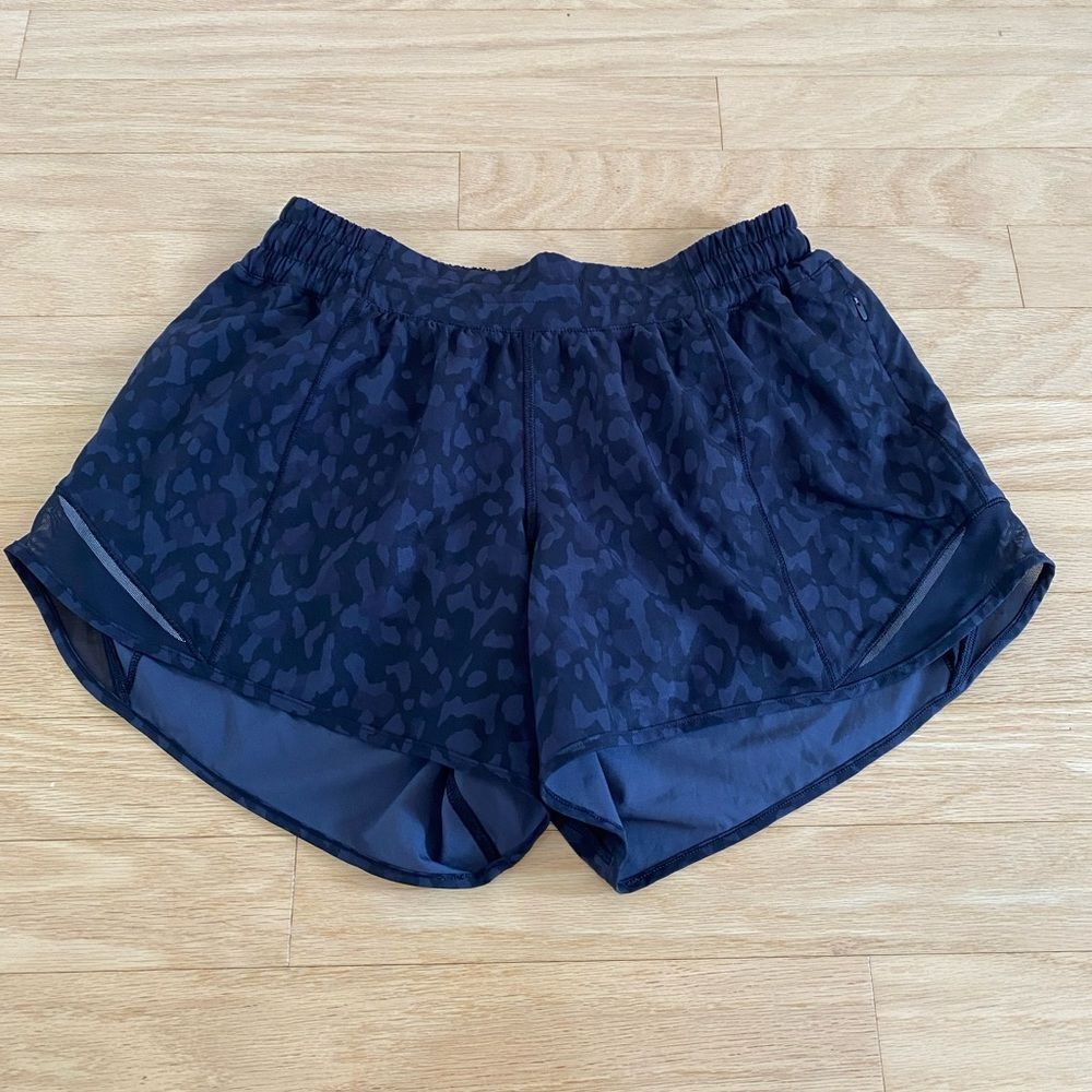Lululemon Hotty Hot Low-Rise Lined Short - 4”